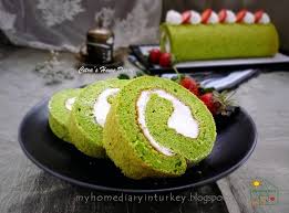 Bolu gulung sering dikenal sebagai jam roll, atau jelly roll di amerika serikat. Citra S Home Diary Spinach Roll Cake With Cream Cheese Filling Bolu Gulung Bayam Dengan Cream Cheese Filling