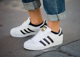 The Easiest Way To Clean White Sneakers Using Things Under Your Kitchen Sink Trending Sneakers Adidas White Sneakers Lace Adidas