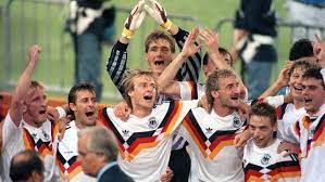 Das hinspiel zwischen den niederlanden und nach einem feueralarm wurde das teamquartier der deutschen nationalmannschaft in hamburg. Wunderbare Wm 1990 Ein Triumph Und Seine Geschichte Sport Nordbayern De