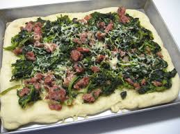La pizza salsiccia e friarielli ha un gusto già di per sé unico, che può essere reso ancora più goloso con alcune variazioni sul tema che vi suggeriamo qui di seguito. Pizza Salsiccia A Friarielli Oggi Si Mangia