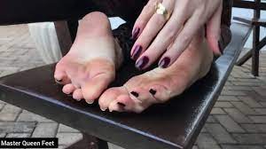 Lara belos pés
