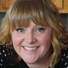 Cari Stephens's Instagram, Twitter & Facebook