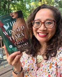 👑Happy book birth-month to THE WINGED TIARA by fellow Tall Poppy  @jnellciesielski ! Back to school/college plans had me in a chokehold for a  bit there, so I'm a little late to