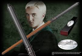 Denn draco malfoy hatte dumbledore schon vor snapes todesfluch besiegt, indem er ihm den mächtigen zauberstab magisch abgenommen habe. Manga Mafia De Harry Potter Draco Malfoy Charakter Edition Zauberstab