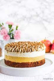 bratapfel quark torte baked apple quark cake eine kleine bratapfel quark torte mit marzipanbiskuit apfel quark kuchen kuchen und torten kuchen ohne backen