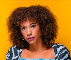 Anais Laurent's Instagram, Twitter & Facebook