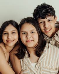 Such a gorgeous morning for another motherhood session. I do want to  mention I only have F O U R tulip sessions left. Message me for the link 🌷