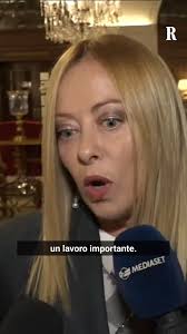 Son stati i nostri nonni con la 5 elementare a fare grande l'italia,e  questi sapientoni laureati ladri corrotti, l'hanno distrutta.