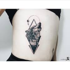 1 040 Likes 9 Comments Salt 鹽 Tattooist Artist Salttattooing On Instagram 2017最後一刺獻給刺狼兒的側腰勇士 仿圖必 Wolf Tattoo Design Geometric Wolf Tattoo Tattoos