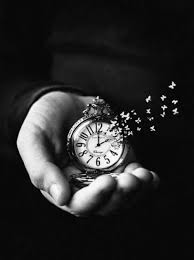 Biliyorum Kolay Degil Yasamak Ama Iste Bir Olunun Hala Yatagi Sicak Bir Ama Biliyorum Bir Degil Everyone Makes Mistakes Clock Black White Photos