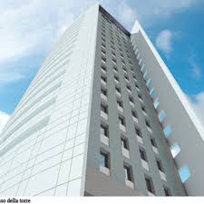 Era il 2011, i cantieri della nuova milano verticale, ultramoderna, internazionale, in gran fermento. W6zgpqlorl0lgm