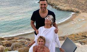 Jun 29, 2021 · στην κρήτη θα βρίσκεται από την τετάρτη 30/6 ο υπουργός υγείας βασίλης κικίλιας ο οποίος μαζί με τον γενικό γραμματέα πφυ μάριο θεμιστοκλέους θα επισκεφθούν το ηράκλειο και την πέμπτη τα χανιά. Basilhs Kikilias Oi Tryferes Eyxes Ths Mpalatsinoy Gia Ta Gene8lia Toy Gossip Tv Gr