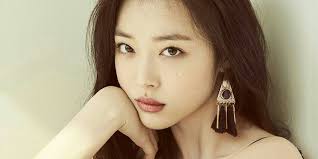 Sulli, who had more than five million followers on instagram, was a member of f(x) until she left in 2015 to focus on her acting career. Allkpop On Twitter Breaking Sulli Passes Away Suddenly Earlier Today Https T Co Wmfx4dyoyn