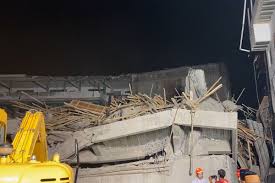 Se la folla obligada