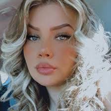 Rose Connors's Instagram, Twitter & Facebook