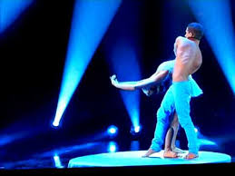 Des numéros d'une rare perfection se succèdent pour le plus grand plaisir des yeux. Florent Amodio Le Plus Grand Cabaret Du Monde 05 03 11 Youtube