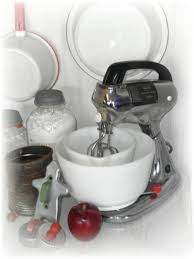 vintage kitchen decor, retro kitsch