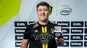 Un seul champion du monde est retenu, à savoir le meilleur joueur du monde : Le Meilleur Joueur Du Monde De Cs Go De Ces 6 Derniers Mois Est Francais Dexerto Fr