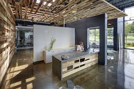 The Thoughtful Integration Of Both Natural Elements And Highly Engineered Products Represents The Modern Spirit Of This Growing Bu Innovative Office Cool Office Space Industrial Office Design