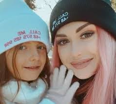 Wanda Sowa's Instagram, Twitter & Facebook