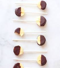 Brochettes De Fruits Les Meilleures Idees Trouvees Sur Pinterest En 2020 Brochette Fruits Brochette Banane Chocolat