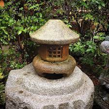石 stone kyoto 京都 日本 japan lantern 都乾園 tokanen 燈籠 kinukake 衣かけ 花崗岩 japanese lamps japanese lanterns japanese garden