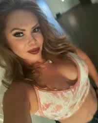 singer #actress #artist #music #performance #instamusic #onstage #musician  #liveperformance #pattyalvarezactriz #pattyalvarezshow # @alma.zarate.9  comuníquense con Alma al 713 8201560 Beauty Refinery @yayarubiov 3348 FM  528 Rd FRIENDSWOOD TX