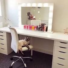 Audrey Hollywood Mirror Illuminated Make Up Mirror With Lights Around It Audrey Hollywo In 2020 Beleuchteter Spiegel Schminkspiegel Mit Licht Schminkzimmer