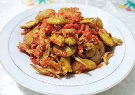 Koreksi rasa, angkat sambal teri yang telah matang dan segera sajikan selagi masih hangat. Tutorial Membuat Sambal Jengkol Teri Yang Lezat