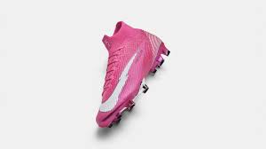 Your favorite soccer shoes make their way to you with speed, quality and a healthy dash of awesomeness from us! Nike Mercurial Superfly Mbappe Rosa Nike News