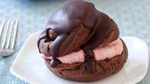 Dari rumah nenek 10 biji kelapa, bapa saudara 11, ibu saudara 12, rumah kita 0. Menu Minum Petang Special Chocolate Cream Puff Dengan Strawberry Cream Sinaran Wanita