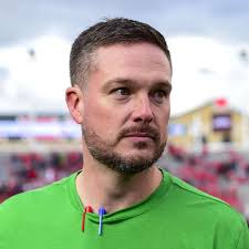 Oregon Ducks Receiver Coach Ross Douglas Bringing NFL Mindset To Dan  Lanning's Staff