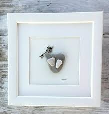Cle De Coeur Art Galet Dimensions 9 X 9 Pouces Europe 7 Jours Ouvres Canada 7 15 Jours Ouvrables Usa 7 15 Pebble Art Sea Glass Art Pebble Art Family