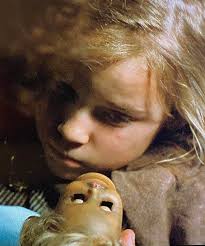 What cartoon series has moon-shaped characters?