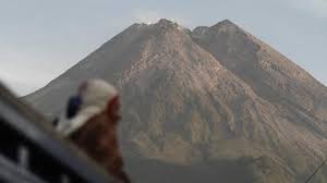 The volcanic activity of merapi was recorded as very high by yogyakarta's volcanology and geological hazard mitigation centre on tuesday and wednesday. Tourism Continues To Flourish Despite Mount Merapi On Alert Status Life En Tempo Co Tempo Co