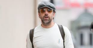 They were affectionate around their friends, held hands, and looked very happy. Olivia Wilde S Ex Jason Sudeikis Is Against Harry Styles Bonding With His Kids