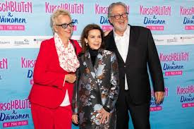 Hannelore elsner, angela merkel und senta berger 2008. Trauer Um Hannelore Elsner Film Sound Media