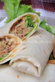 Untuk tortilla panggang, celupkan terlebih dahulu ke dalam air dingin. Resepi Ayam Tortilla Wrap Pawtaste Com