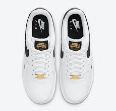The og baller with crisp leather and stitched overlays in iconic white color is a wardrobe staple. Nike Air Force 1 Low White Black Gold Cz0270 102 Release Date Sbd