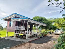 ไอเด ย สร างกระท อมน อยปลายนา ขนาดเล กน าร ก งบก อสร าง 5 หม นบาท thai let s go ในป 2021 บ านเก า กระท อมชนบท ออกแบบบ าน