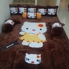 Anda bisa memilihkan karpet karakter hello kitty untuk kamar tidur anak. Karpet Karakter Bulu Rasfur Murah Inoac 5cm Uk 150x200 Motif Hello Kitty Coklat