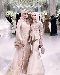 30 Model Baju Kebaya Duyung Terbaru 2020 2020 Nanajilbab Com Di 2020 Pakaian Pengiring Pengantin Gaun Pesta Gaun Pengantin Sederhana