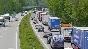 Wenn der urlaub entspannt verlaufen soll, dann ist eine fahrt durch den modernen karawankentunnel immer zu empfehlen. Reiseverkehr Erreicht Hohepunkt Schon Jetzt Stau Vorm Karawankentunnel In 5 Minuten Nachrichten Aktuelles