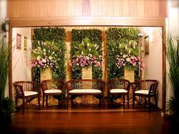 Latar gebyok seperti ini kental nuansa jawa tradisional. Wedding Stage Decor Outdoor Novocom Top