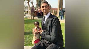 Sebenarnya jika yang dihitung hanya patungnya saja, maka patung cristo de la concordia merupakan patung tertinggi yang ada di dunia melebihi patung christ. Momen Kebersamaan Orang Terpendek Dan Tertinggi Di Dunia