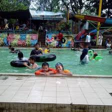 Jam buka kolam renang kebon agung jember / tiket wisata kebun agung jember : Pemandian Dan Wisata Alam Patemon Wesata Id Wisata Indonesia