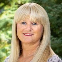 Robyn Armstrong's Instagram, Twitter & Facebook