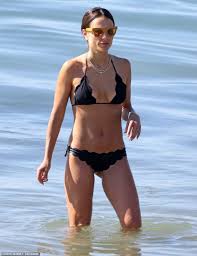 Jordana Brewster, 44, shows off her slender bikini body on the beach in  Santa Barbara | Daily Mail Online