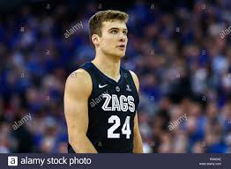 He can get spicy hot from downtown and is deadly accurate when given space to shoot. The 2019 March Madness All Handsome Team Palestra Back