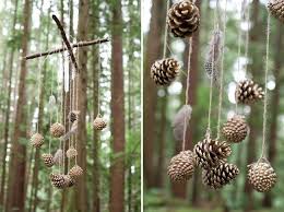 Jolie Idee Un Mobile En Pommes De Pin Happy Chantilly Mariage De Foret Theme De La Foret Pomme De Pin